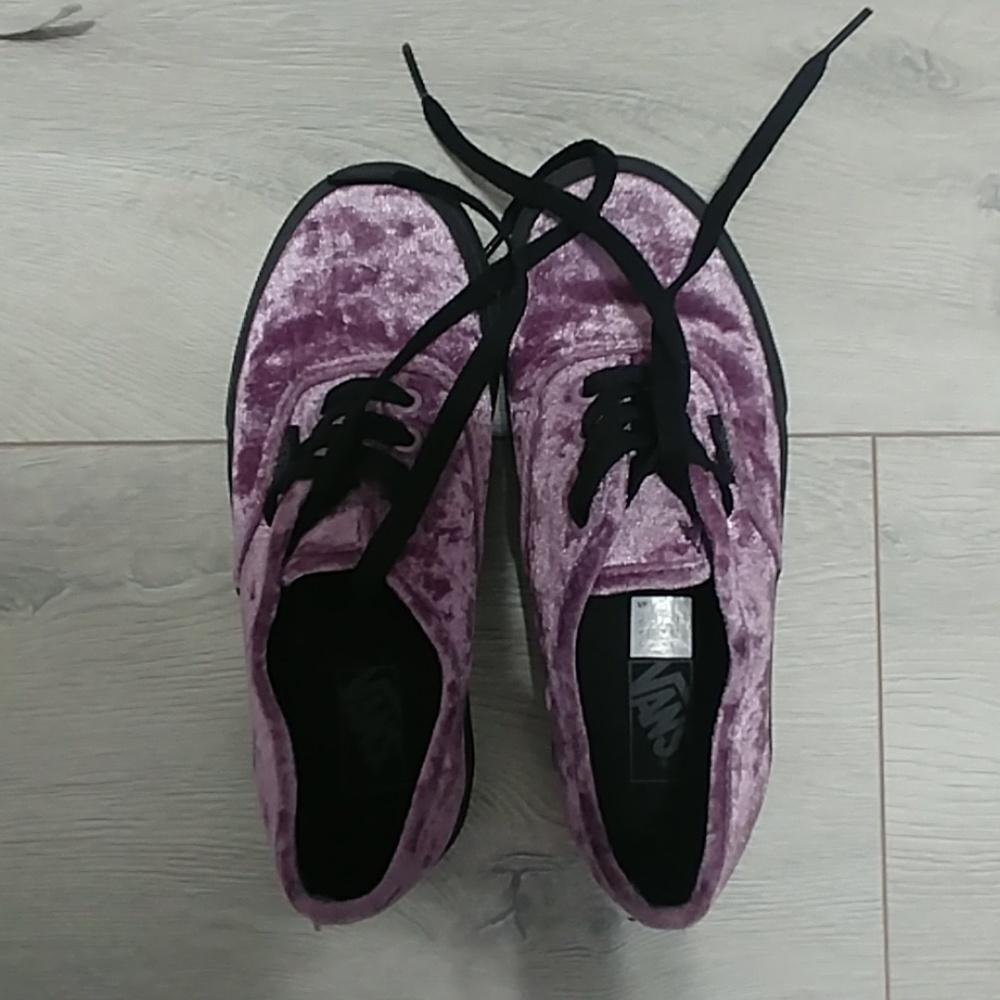 VANS OFF THE WALL Velvet sneakers